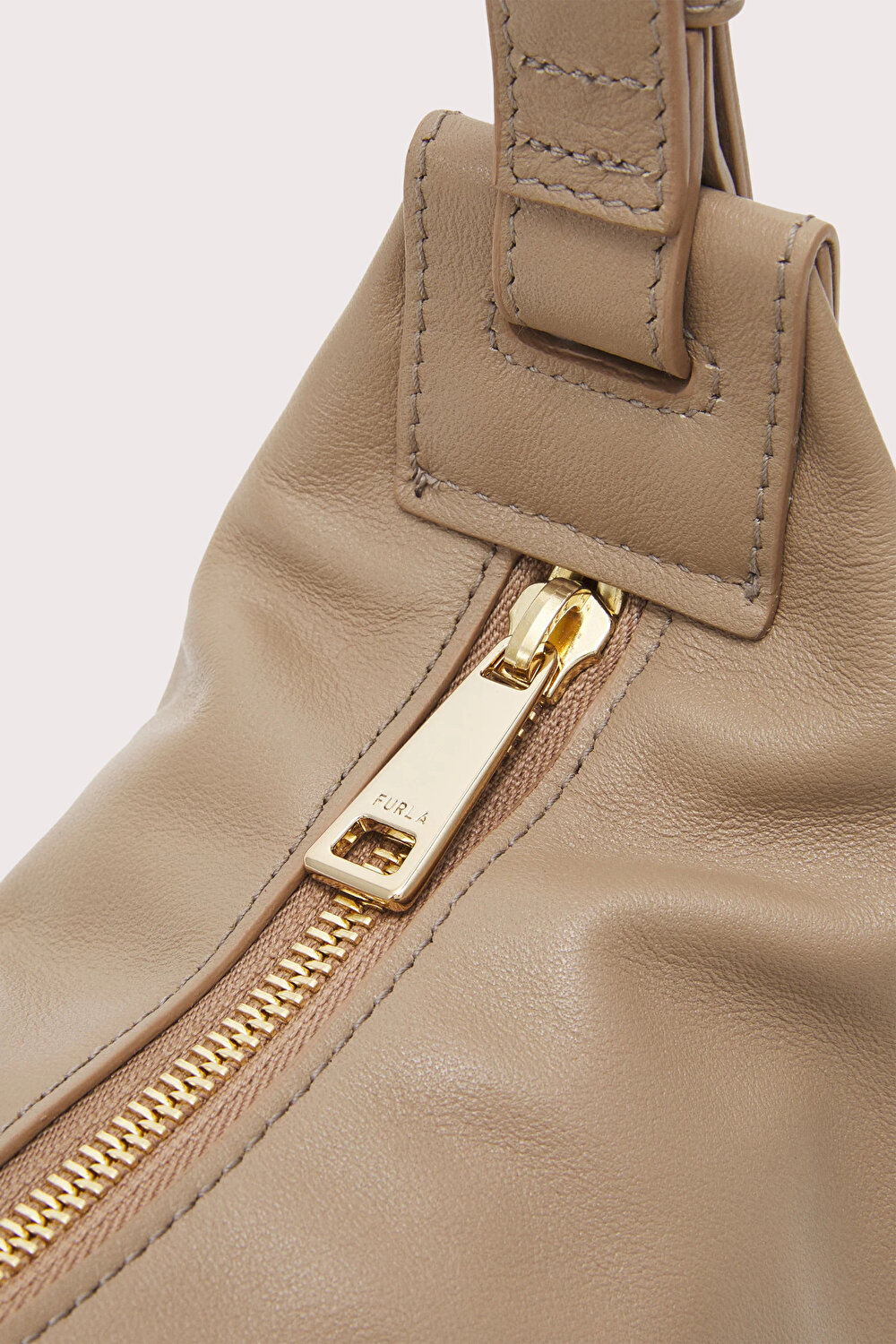 WB01065 FURLA FLOW M SHOULDER BAG 29