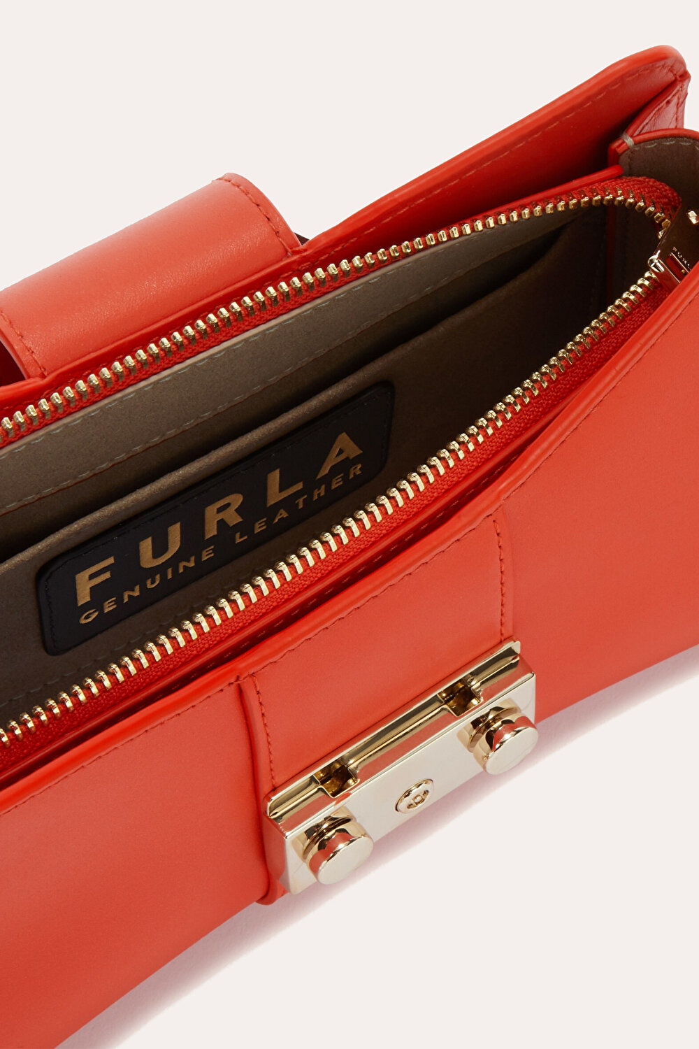 WB01112 METROPOLIS S SHOULDER BAG REMIX 25