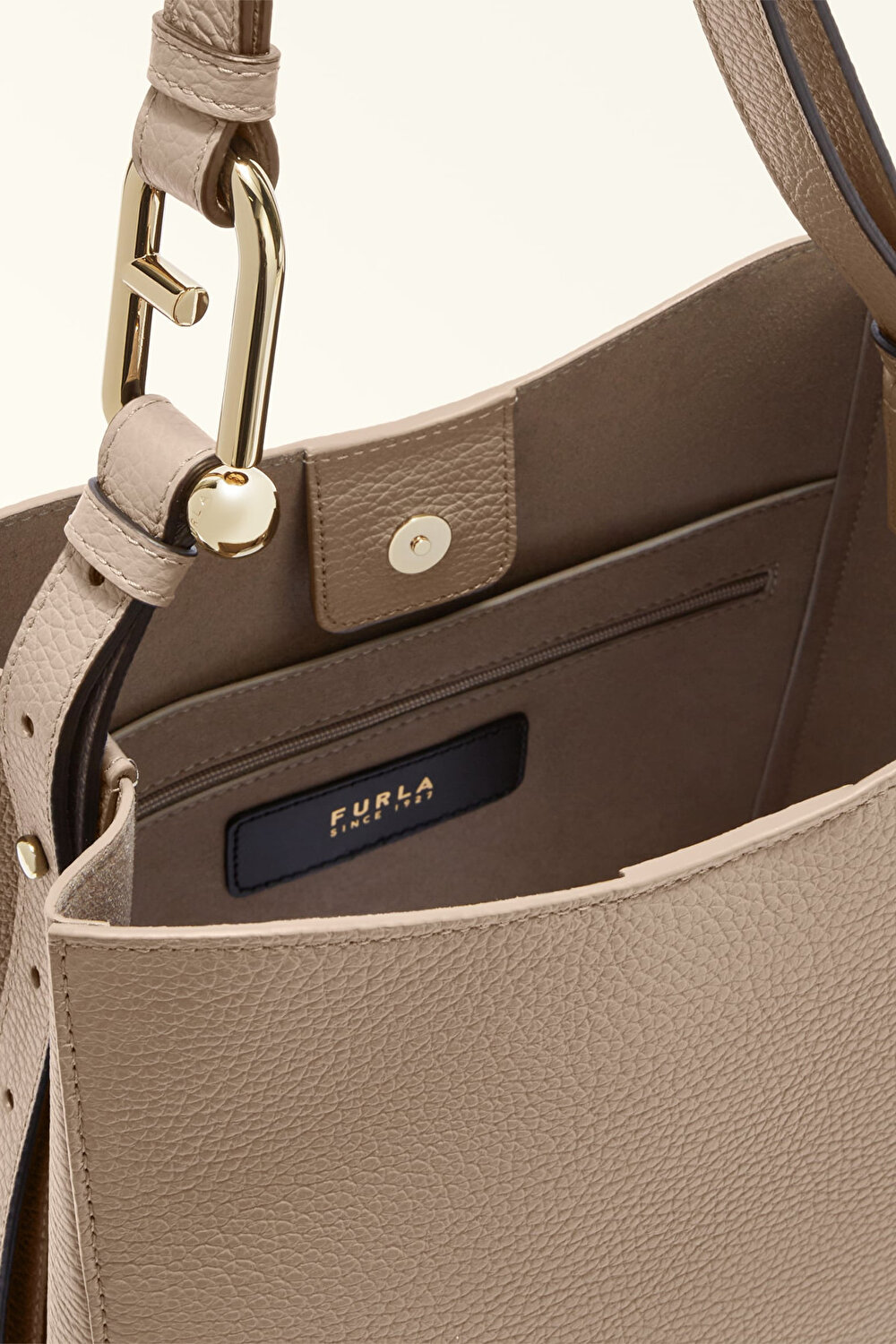 WB01338 FURLA NUVOLA S BUCKET BAG 25.5