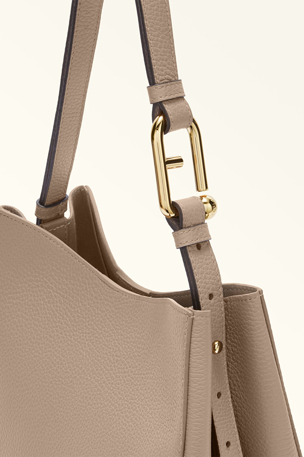 WB01338 FURLA NUVOLA S BUCKET BAG 25.5