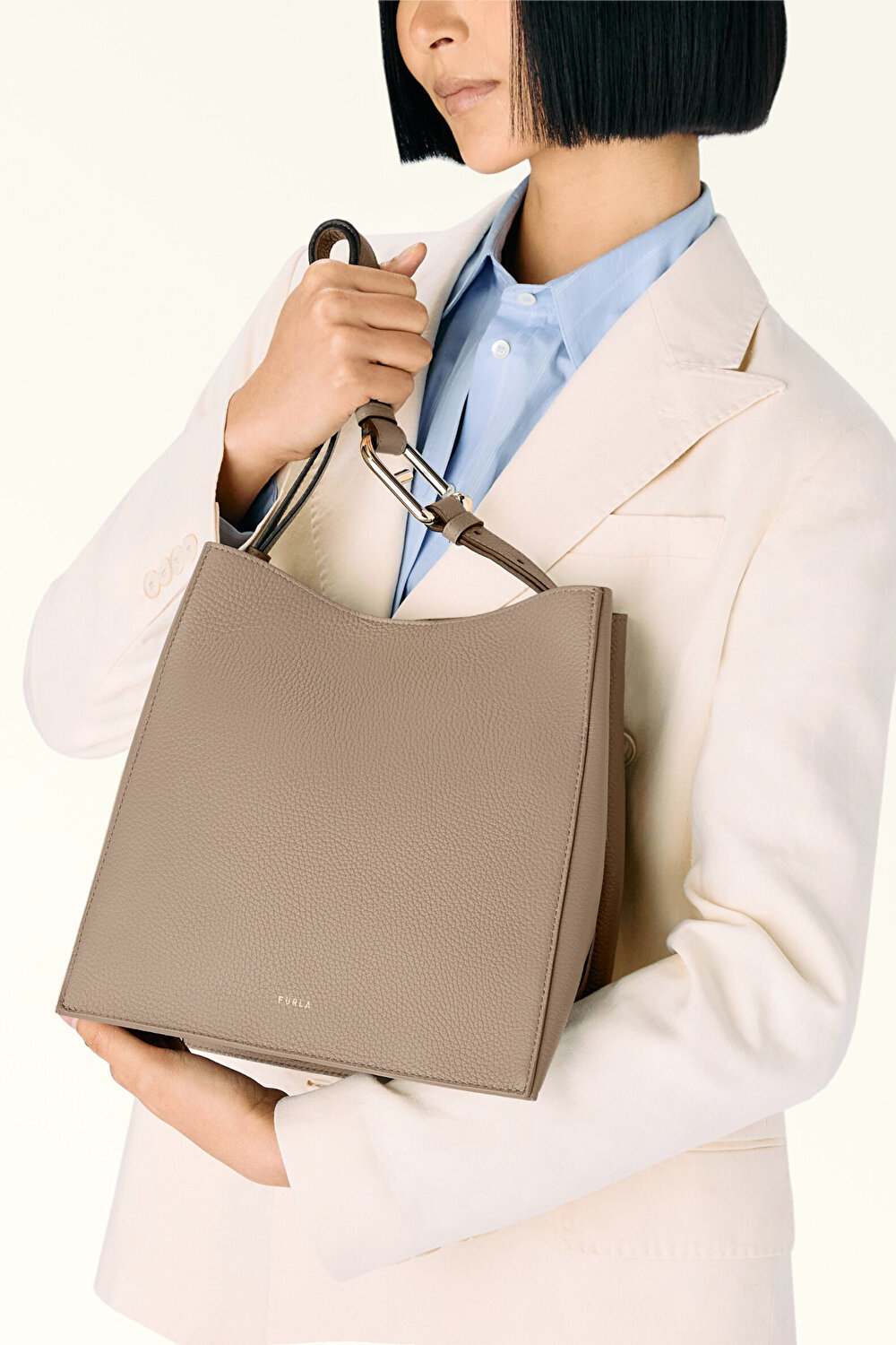 WB01338 FURLA NUVOLA S BUCKET BAG 25.5