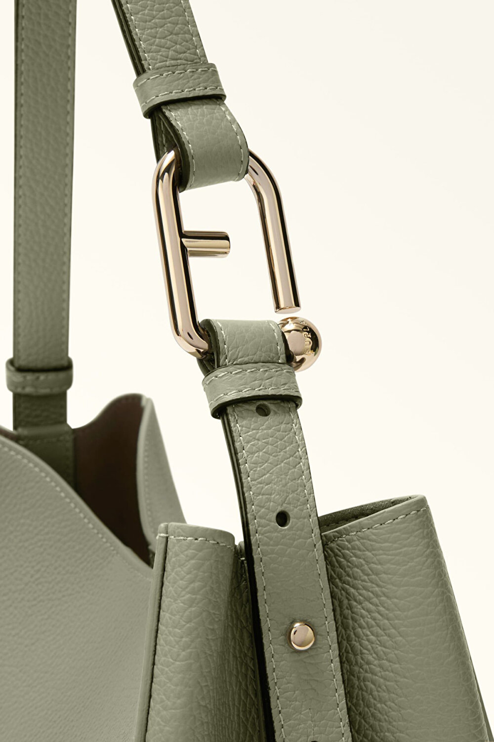 WB01338 FURLA NUVOLA S BUCKET BAG 25.5