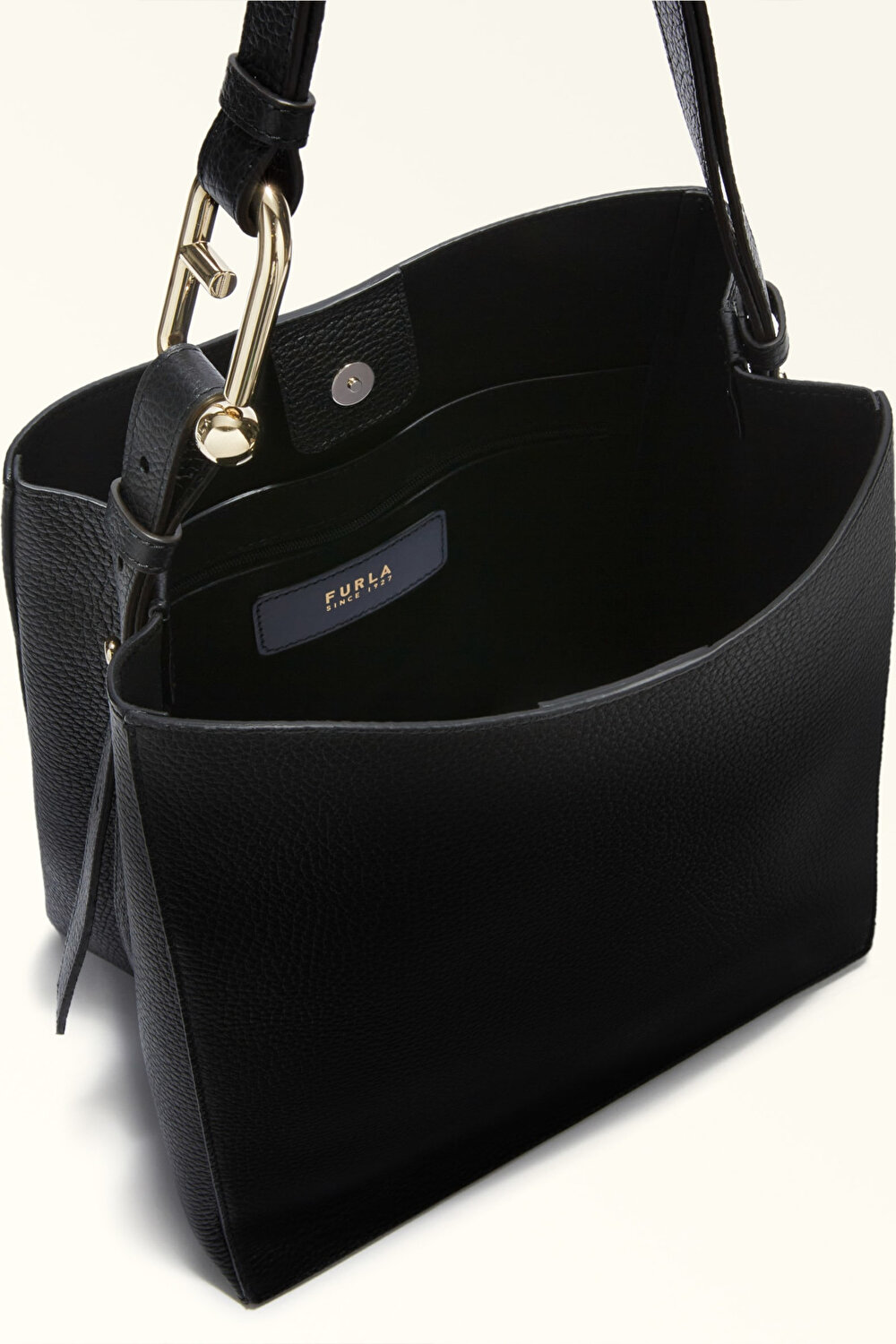 WB01338 FURLA NUVOLA S BUCKET BAG 25.5