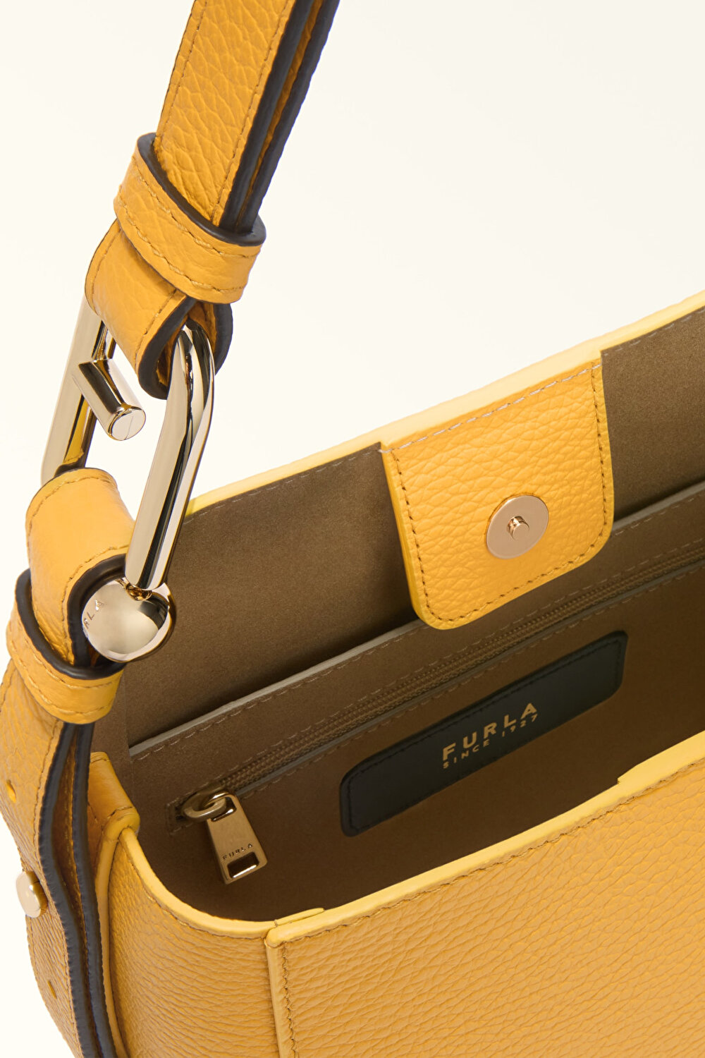 WB01373 FURLA NUVOLA MINI BUCKET BAG 2