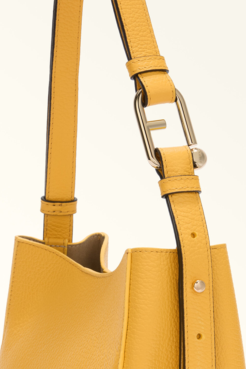 WB01373 FURLA NUVOLA MINI BUCKET BAG 2