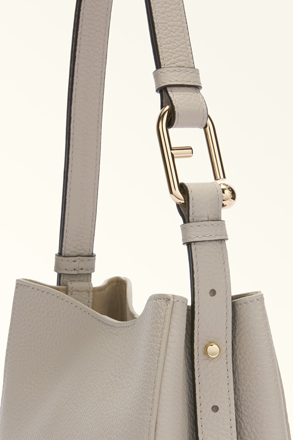 WB01373 FURLA NUVOLA MINI BUCKET BAG 2