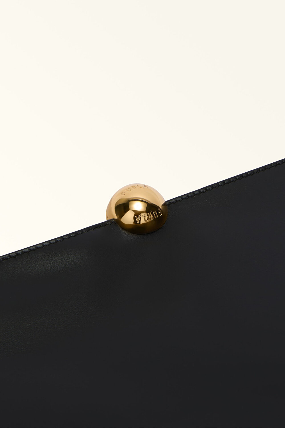 WB01661 FURLA SFERA SOFT M CLUTCH