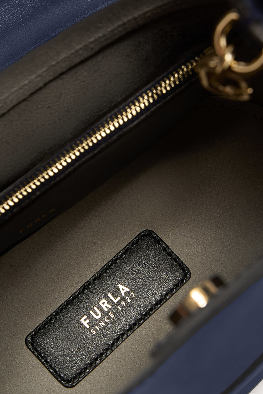 WB01867 FURLA SFERA S BUCKET BAG 23