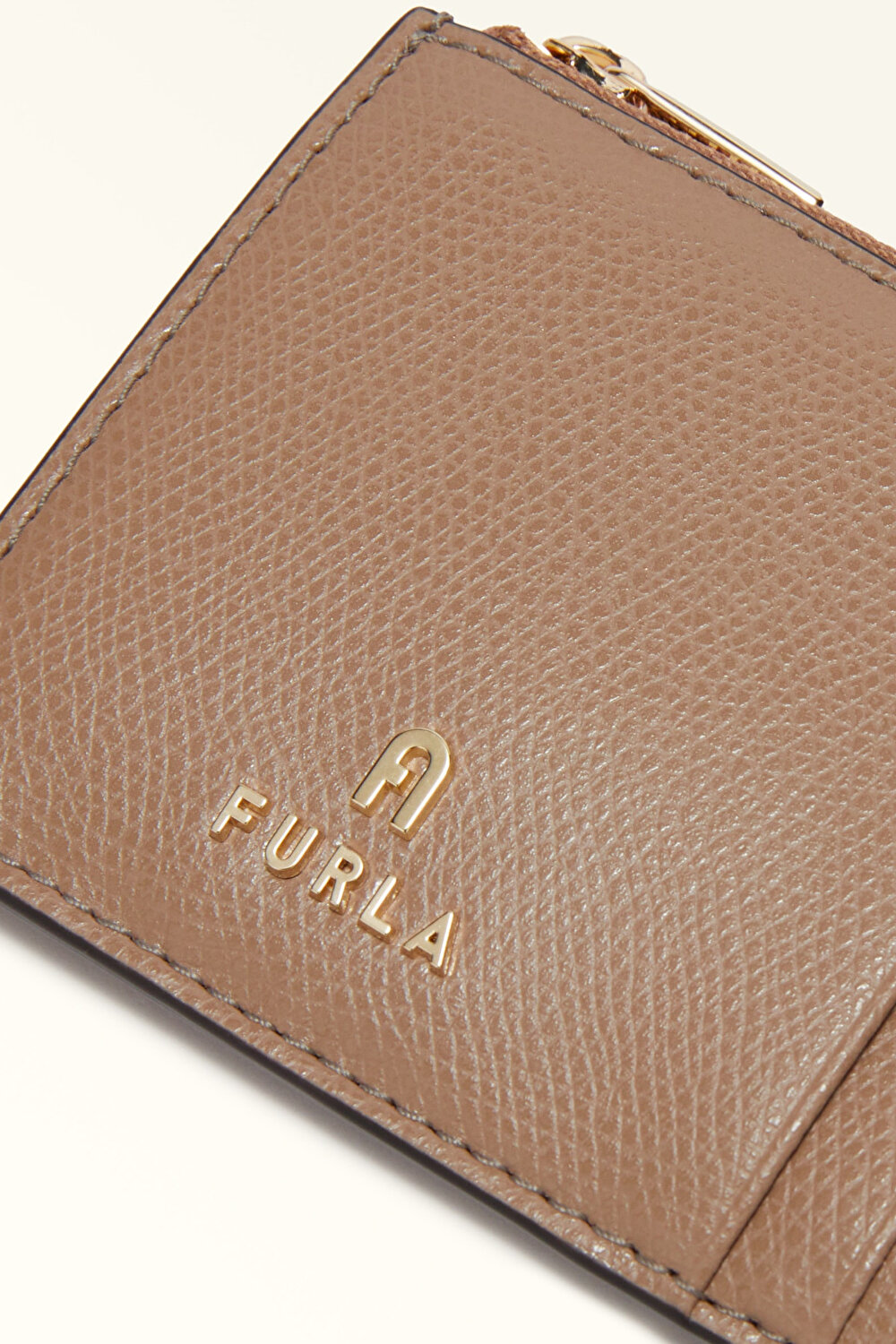 WP00310 FURLA CAMELIA M ZIPPED CARD CA