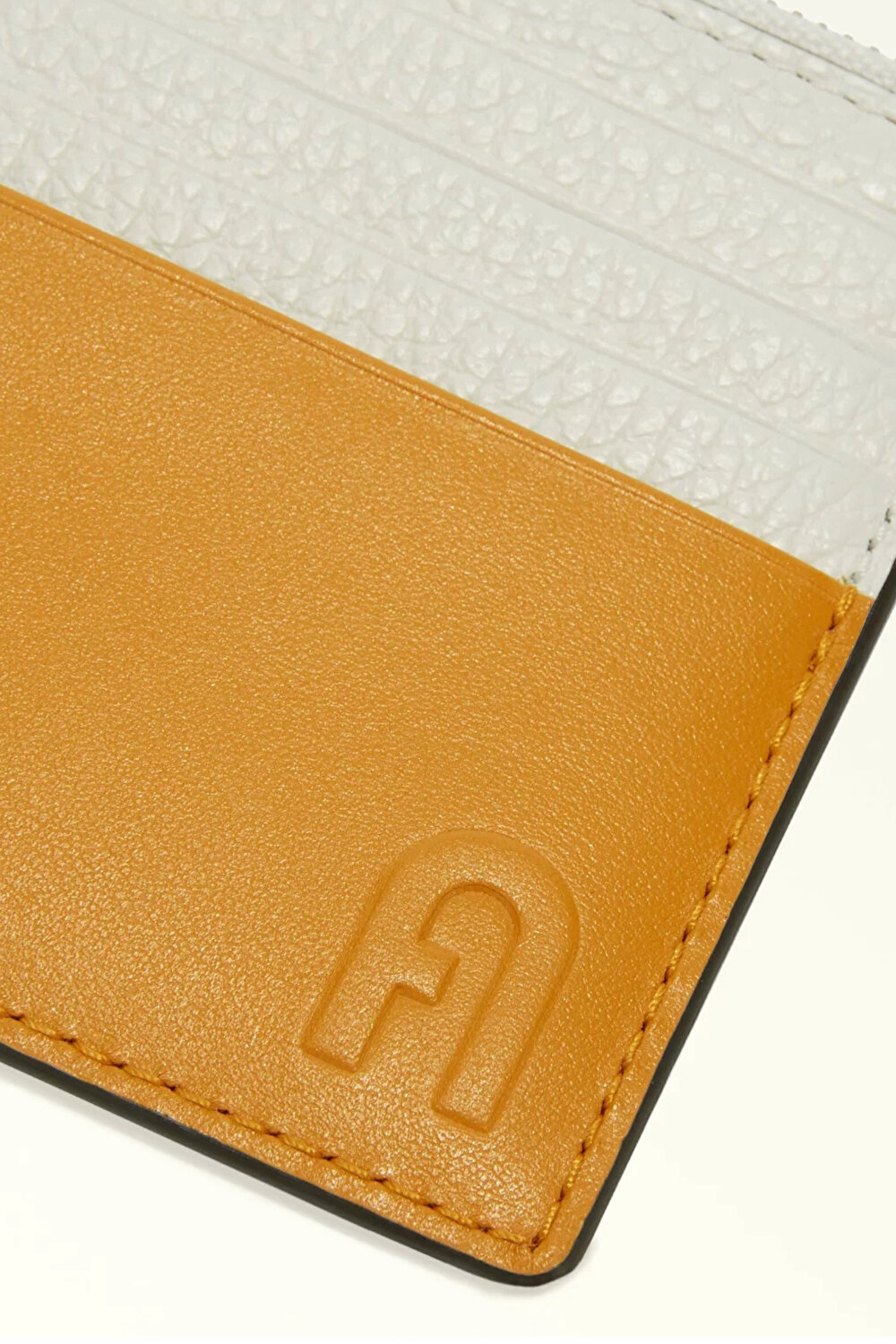 WP00495 FURLA GRAZIA M CARD CASE W/HOO