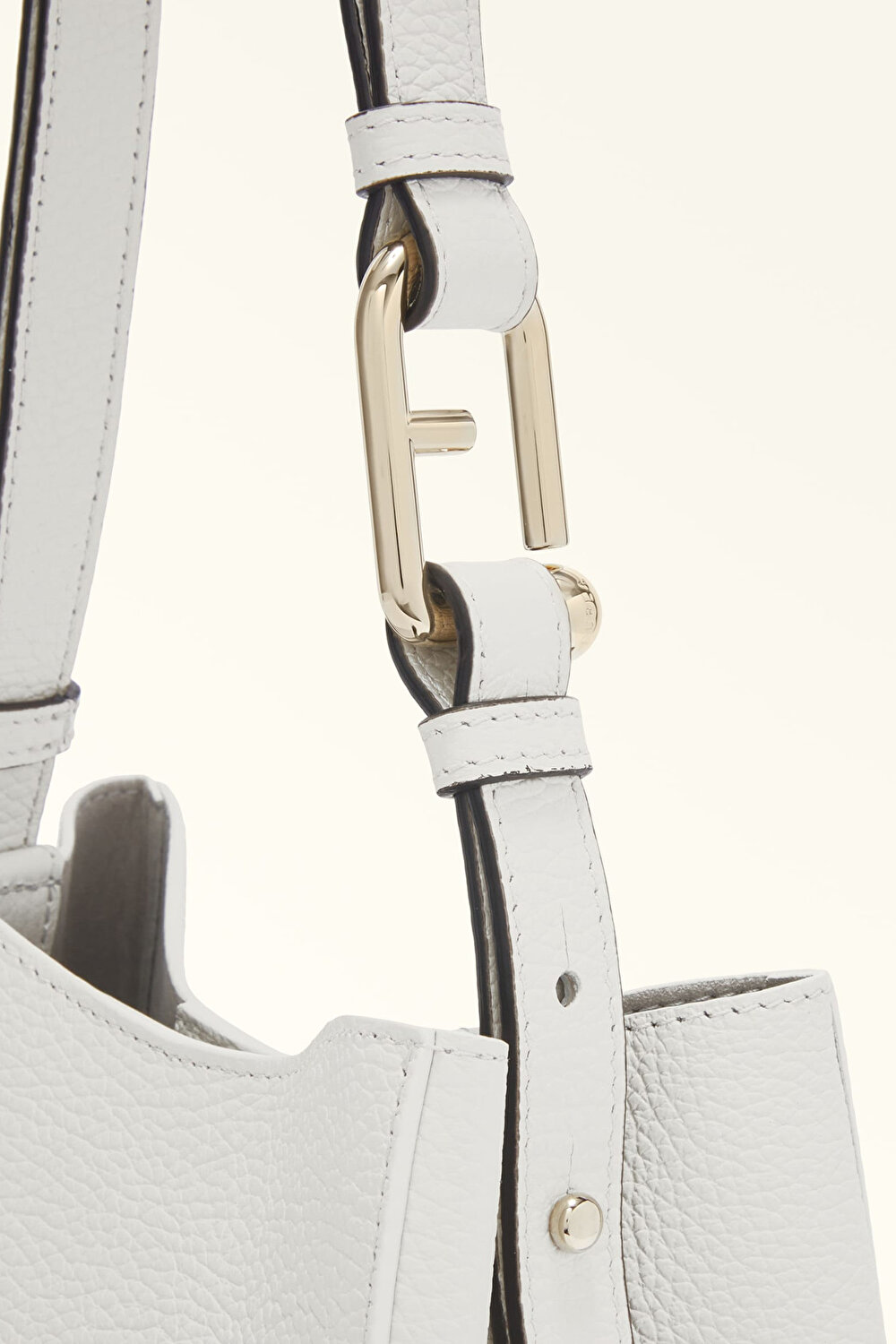 WB01373 FURLA NUVOLA MINI BUCKET BAG 2