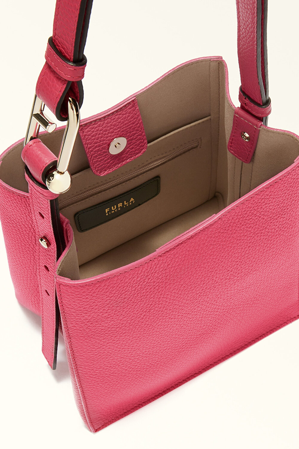 WB01373 FURLA NUVOLA MINI BUCKET BAG 2