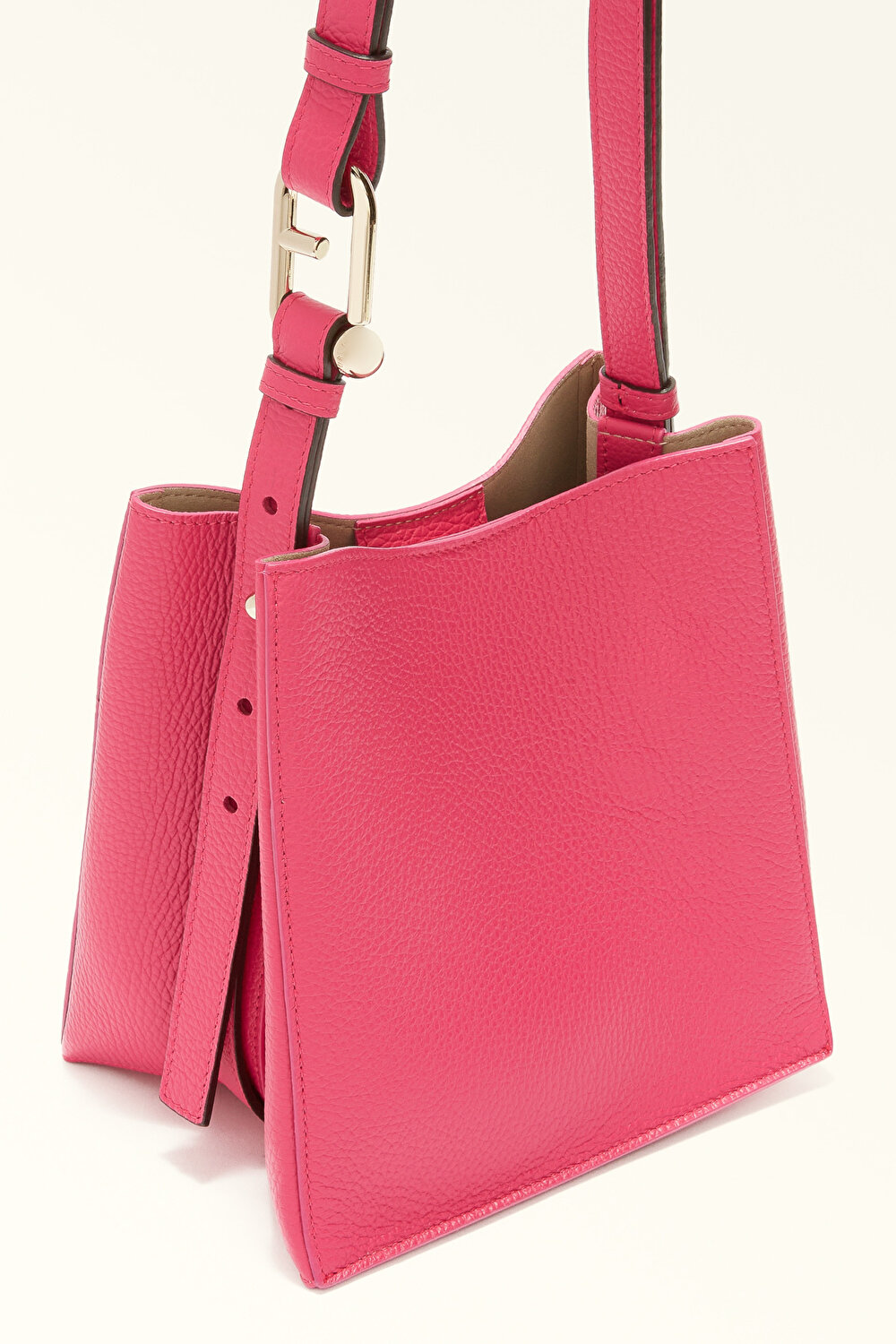 WB01373 FURLA NUVOLA MINI BUCKET BAG 2