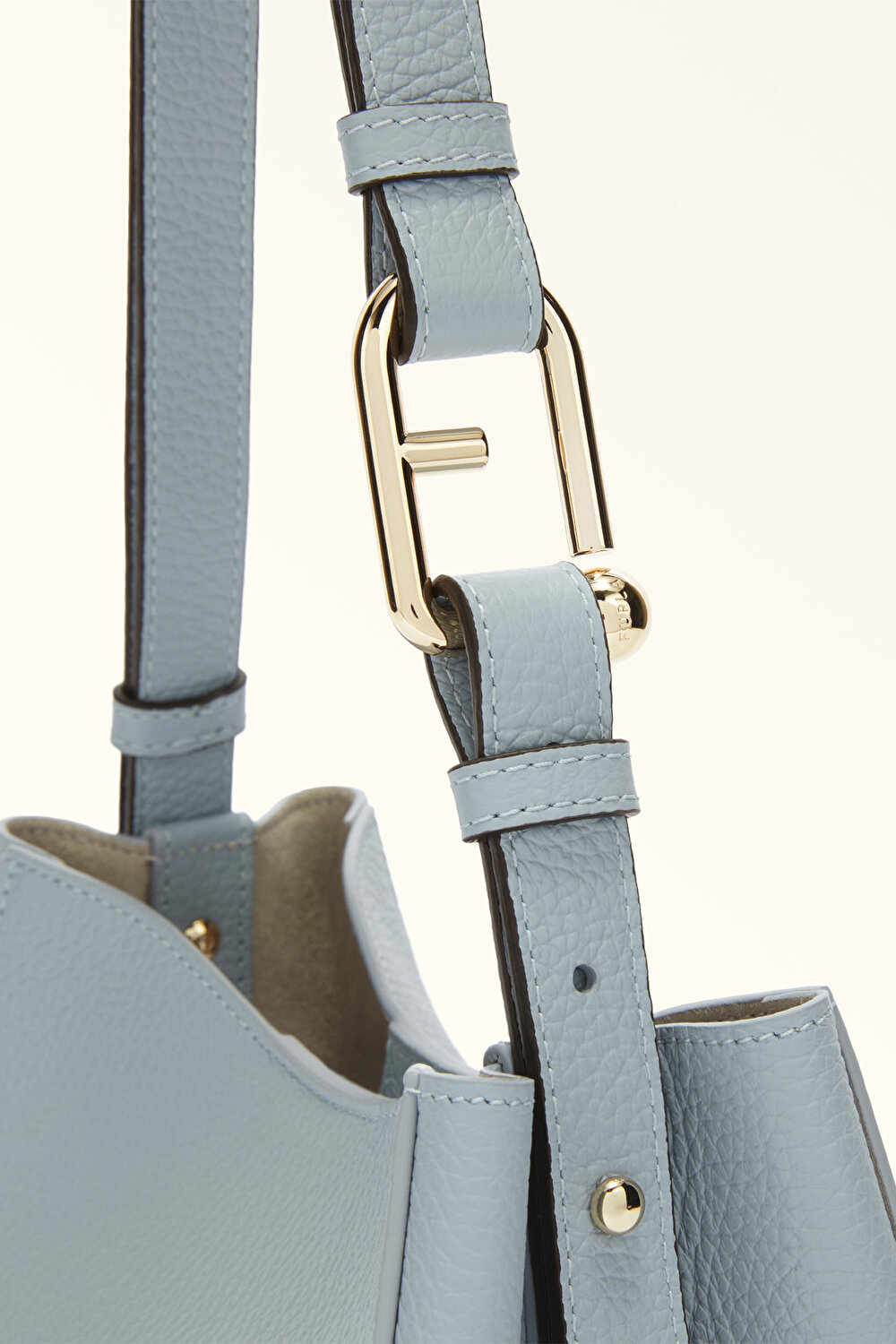 WB01373 FURLA NUVOLA MINI BUCKET BAG 2
