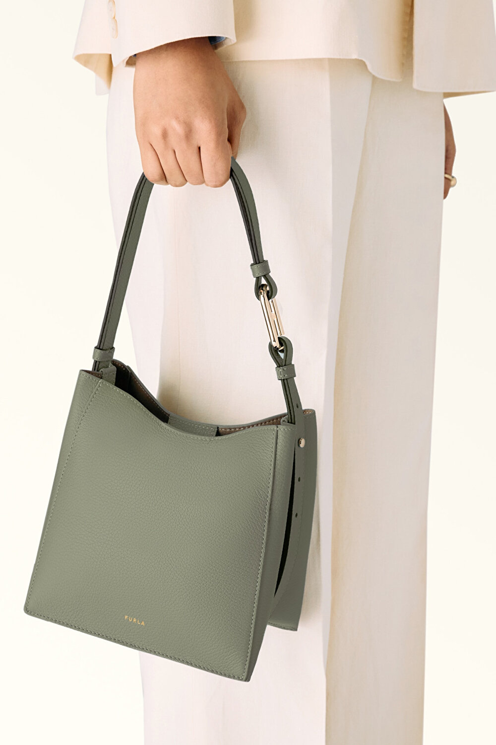 WB01373 FURLA NUVOLA MINI BUCKET BAG 2