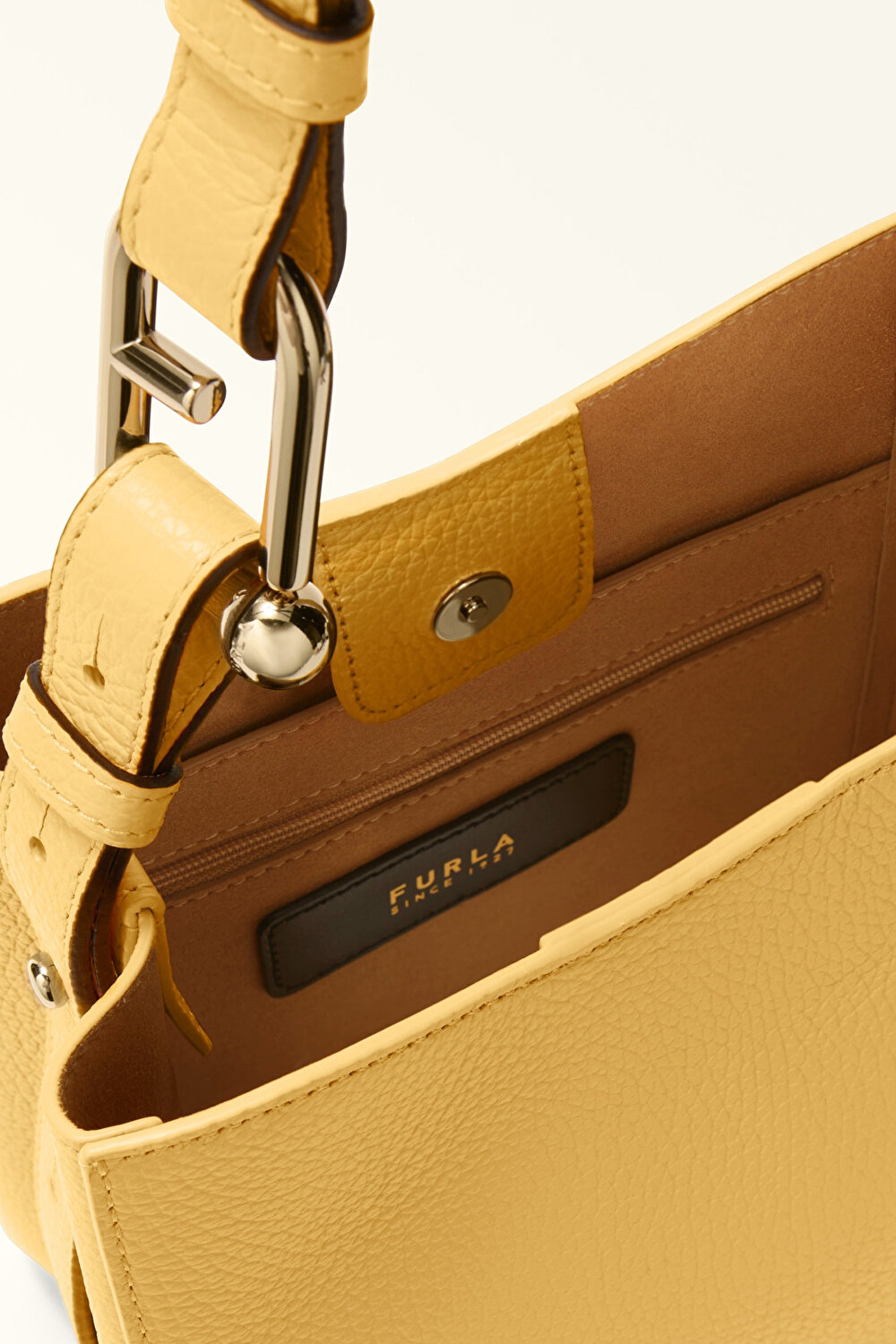 WB01373 FURLA NUVOLA MINI BUCKET BAG 2