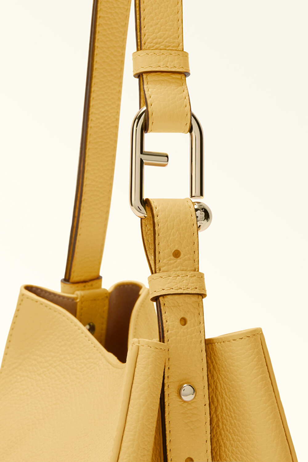 WB01373 FURLA NUVOLA MINI BUCKET BAG 2