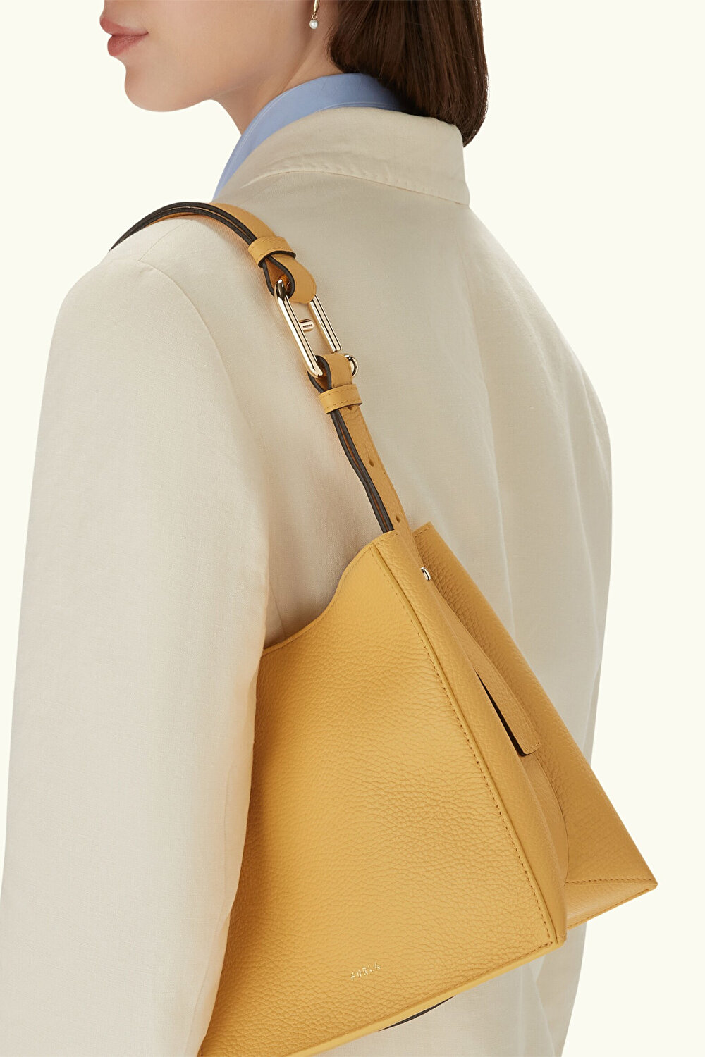 WB01373 FURLA NUVOLA MINI BUCKET BAG 2