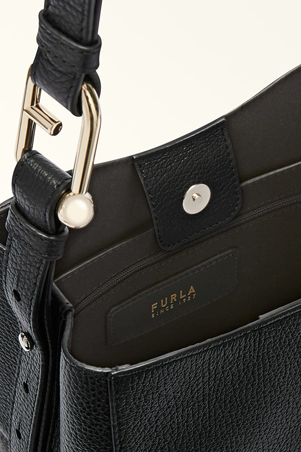 WB01373 FURLA NUVOLA MINI BUCKET BAG 2
