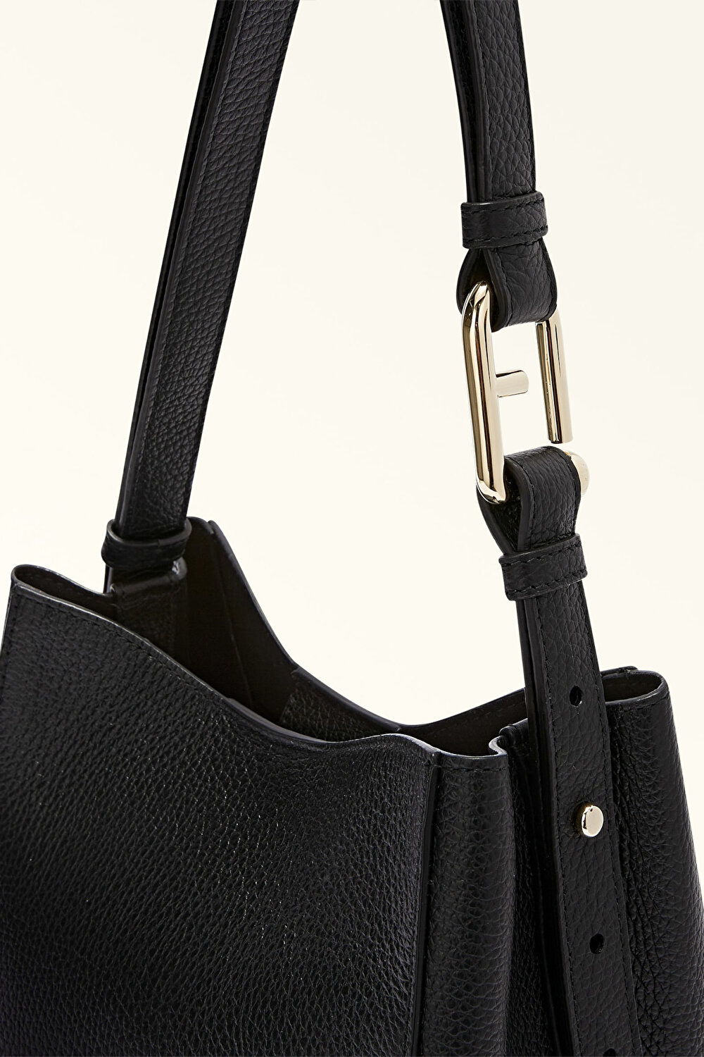 WB01373 FURLA NUVOLA MINI BUCKET BAG 2
