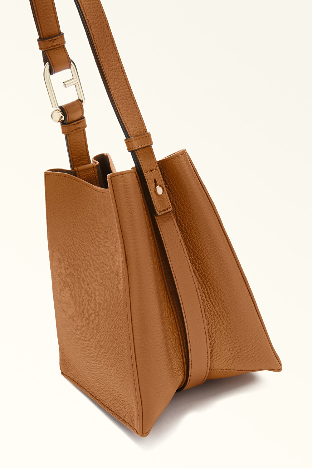 WB01373 FURLA NUVOLA MINI BUCKET BAG 2