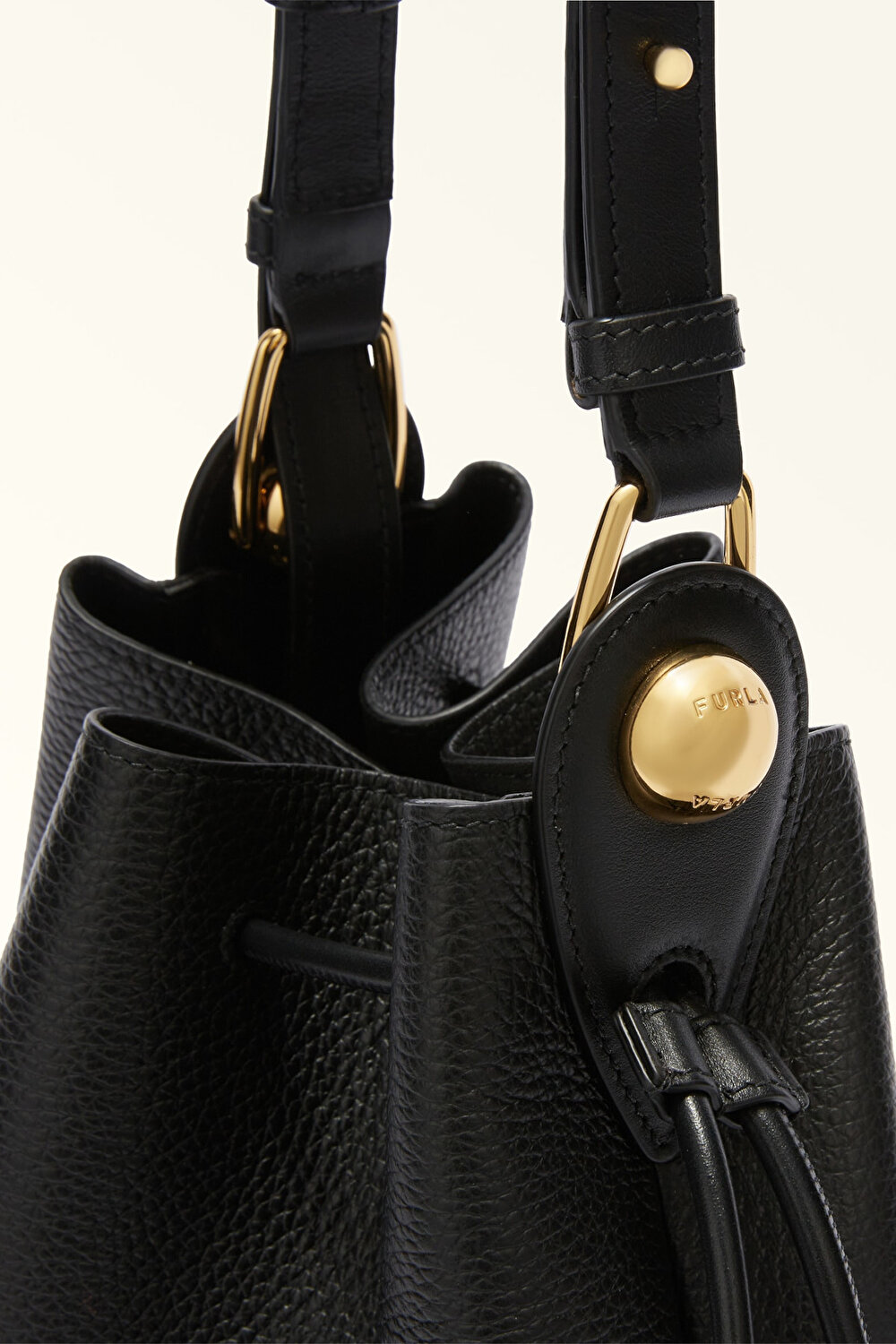 WB01449 FURLA SFERA S BUCKET BAG