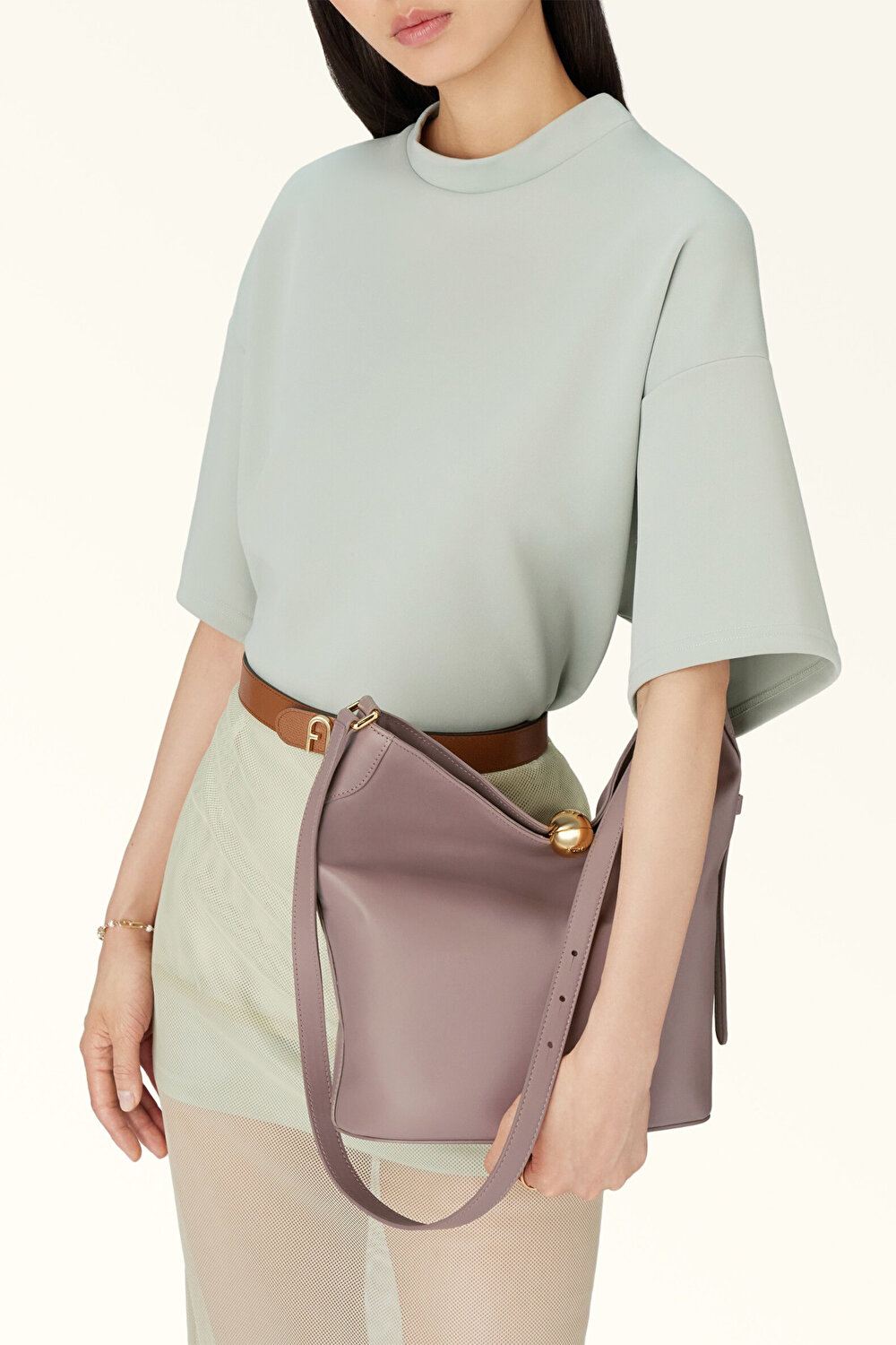 WB01691 FURLA SFERA SOFT M BUCKET BAG