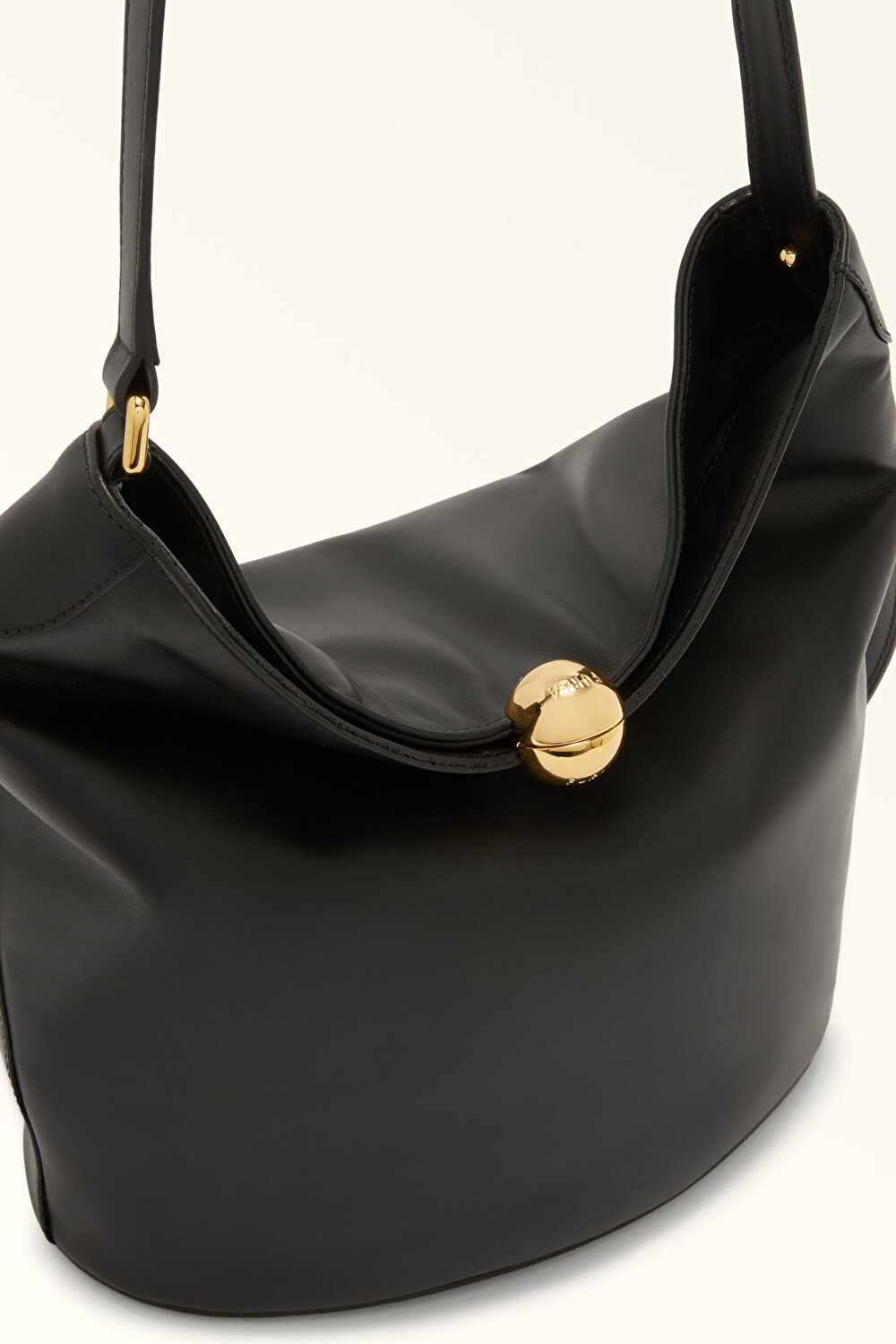 WB01691 FURLA SFERA SOFT M BUCKET BAG