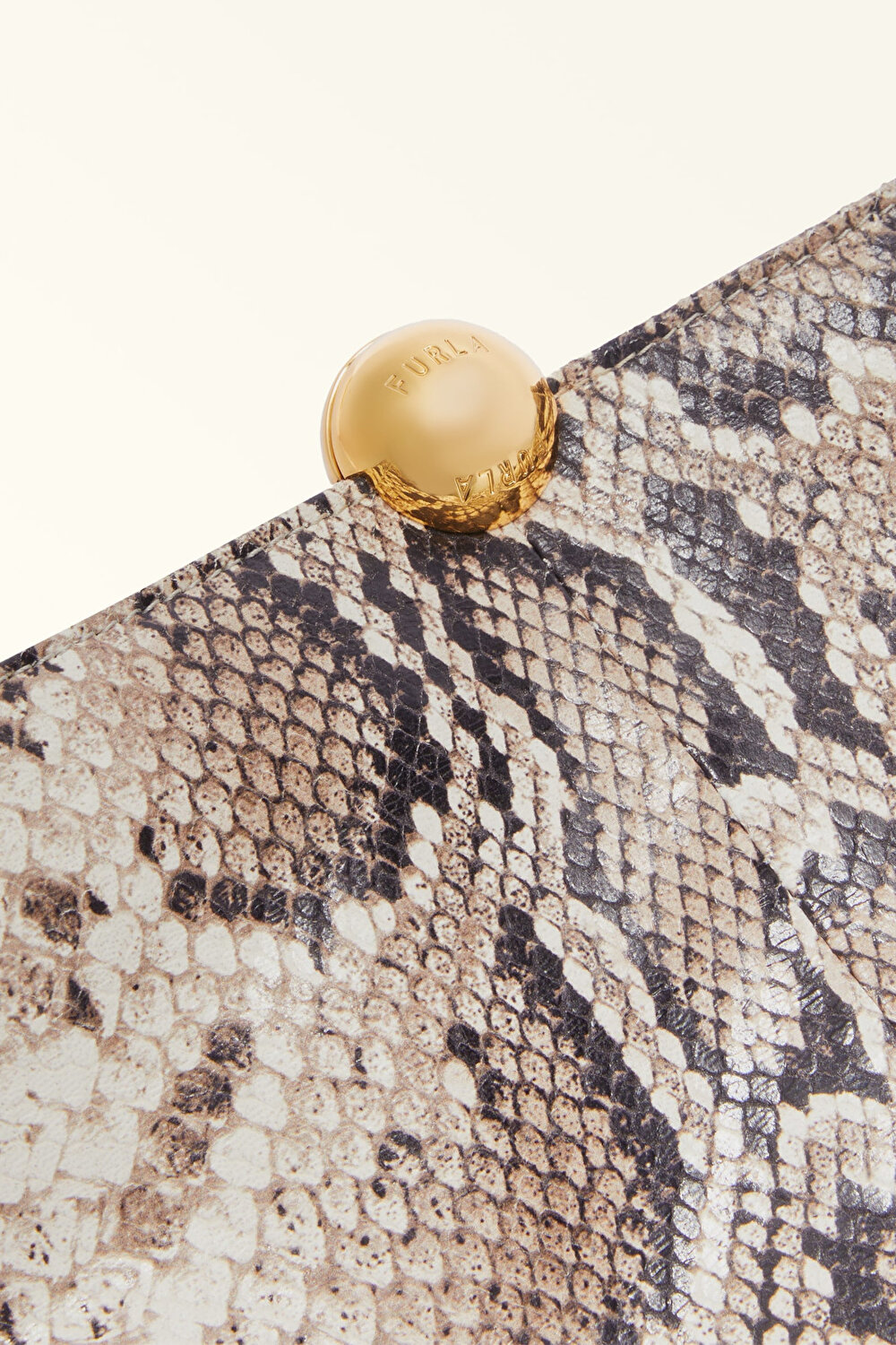 WB01703 FURLA SFERA SOFT M CLUTCH