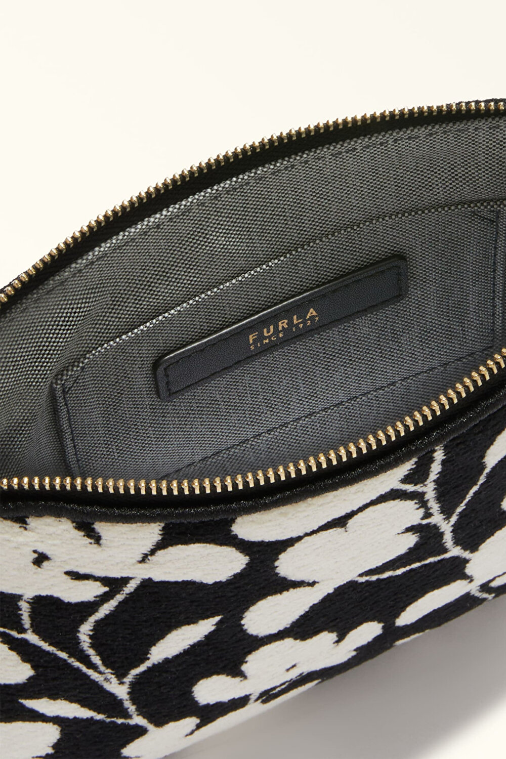 WE00585 FURLA OPPORTUNITY S POUCH