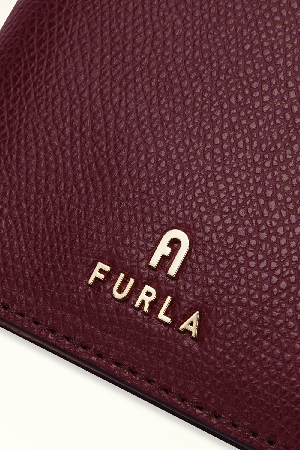 WP00309 FURLA CAMELIA S PASSPORT HOLDE