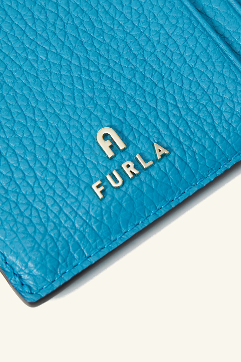 WP00310 FURLA CAMELIA M ZIPPED CARD CA