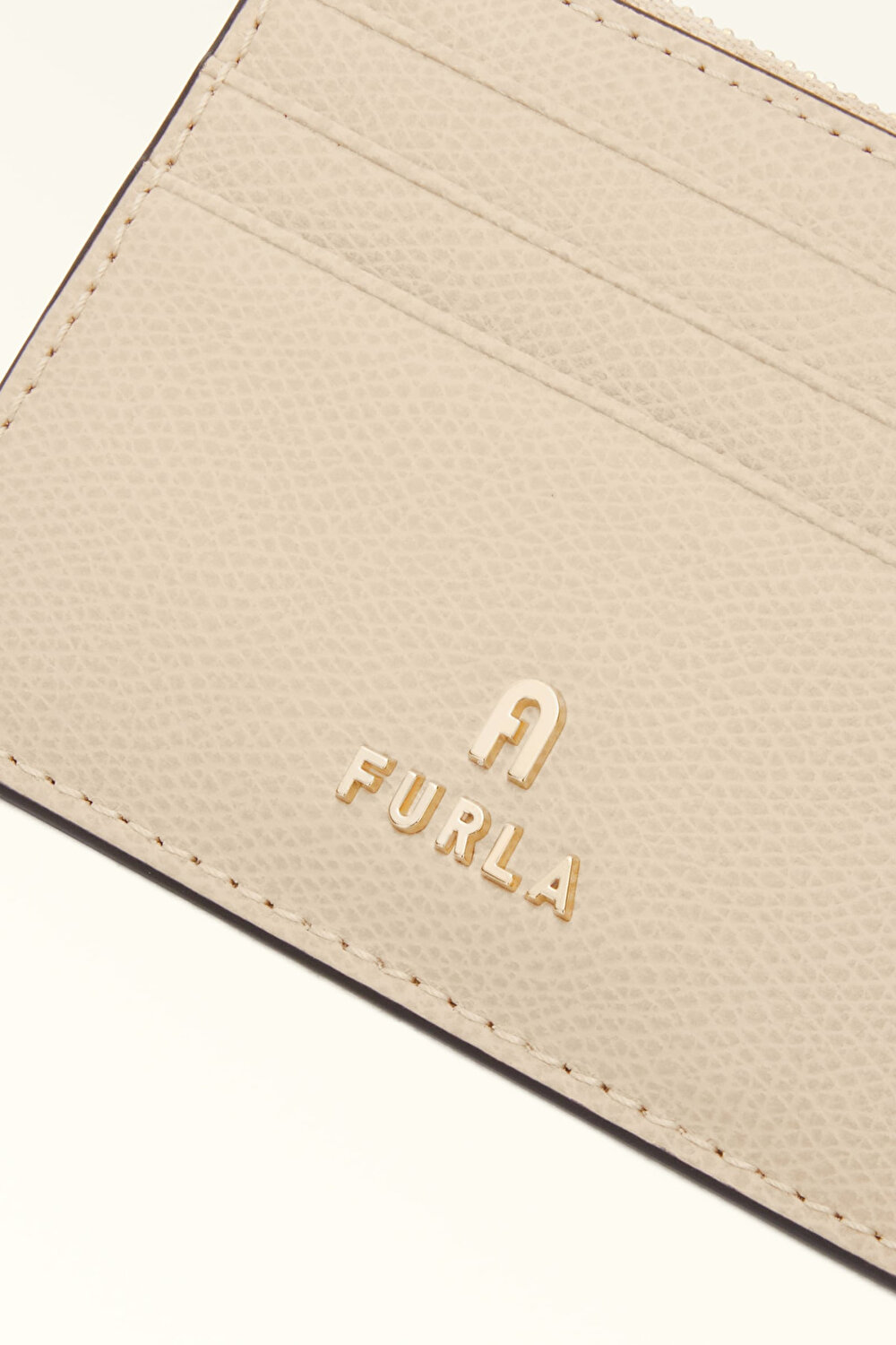 WP00388 FURLA CAMELIA S ZIPPED CARD CA