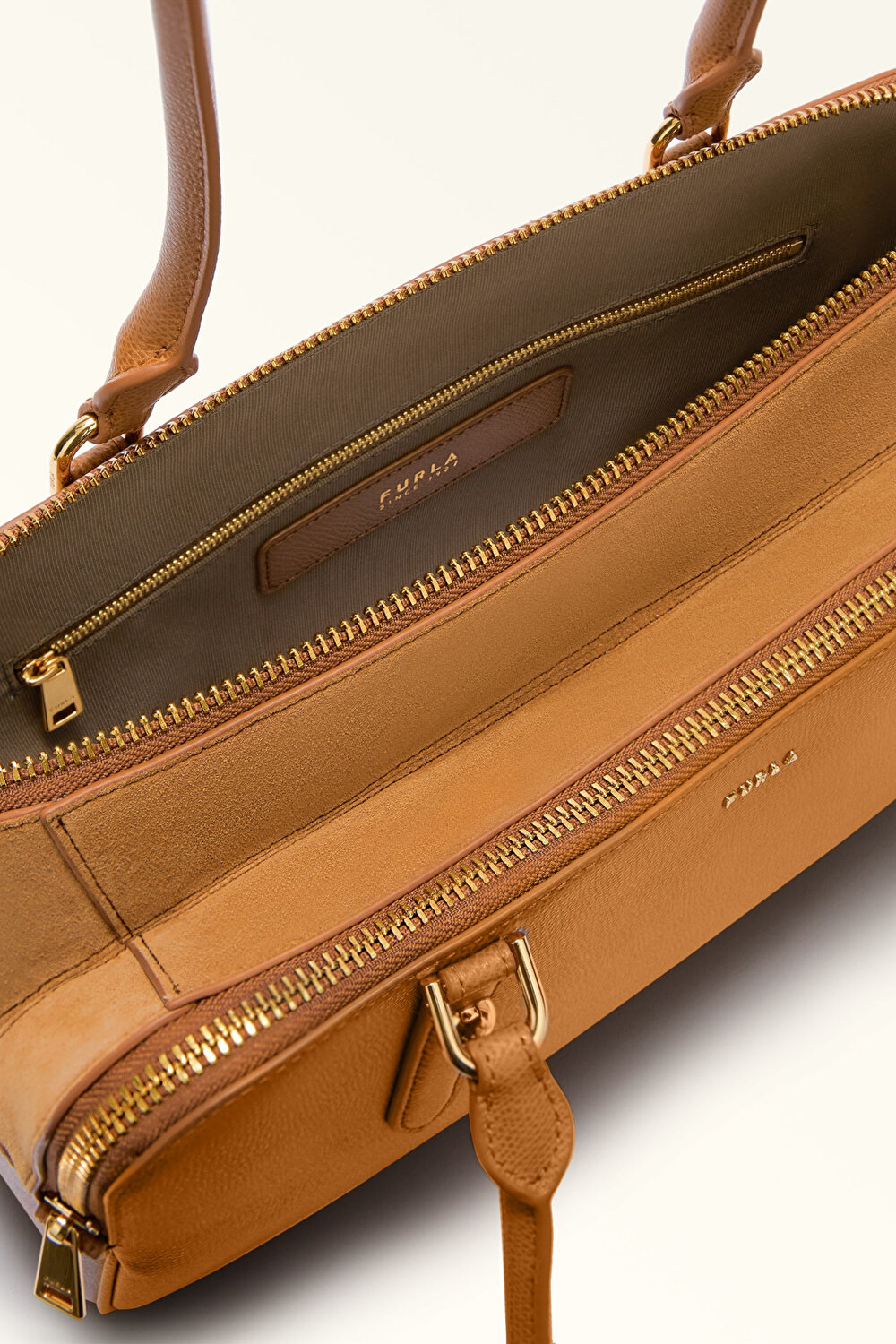 WB01871 FURLA GIULIA M BOSTON BAG