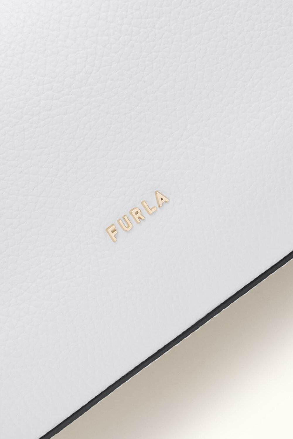 WB01900 FURLA LARA M HOBO