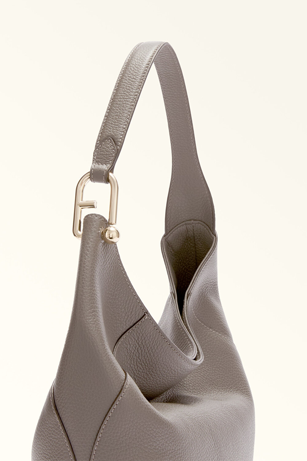 WB01900 FURLA LARA M HOBO