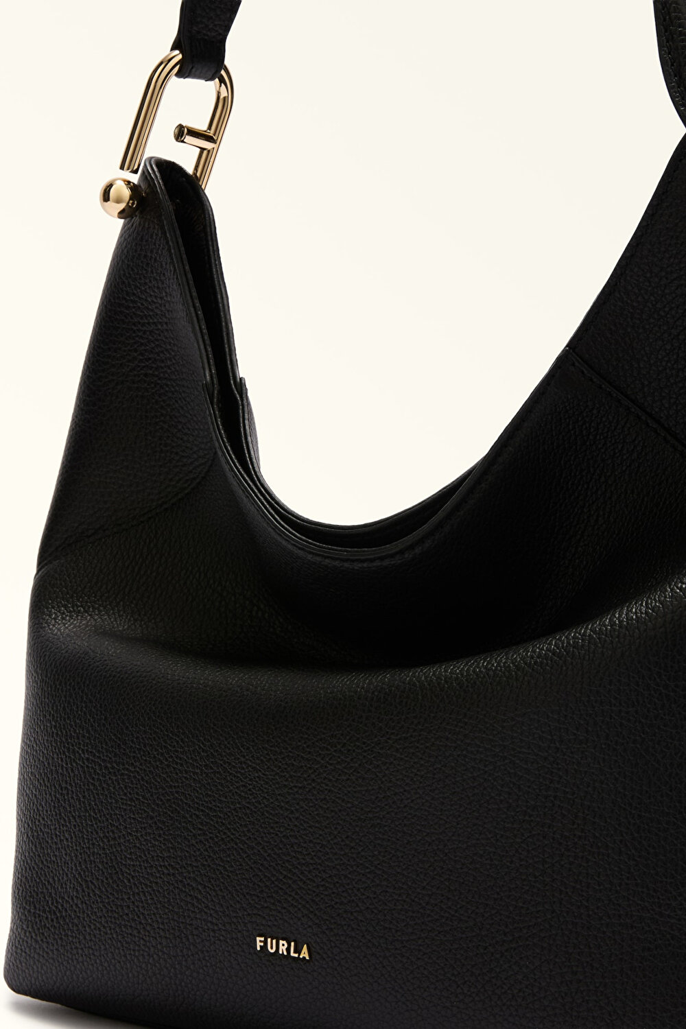 WB01900 FURLA LARA M HOBO