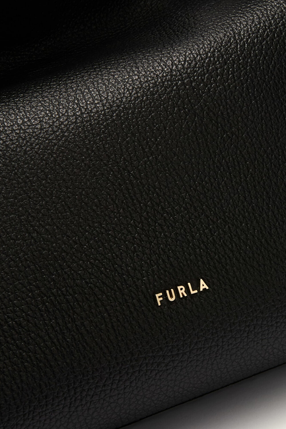 WB01900 FURLA LARA M HOBO