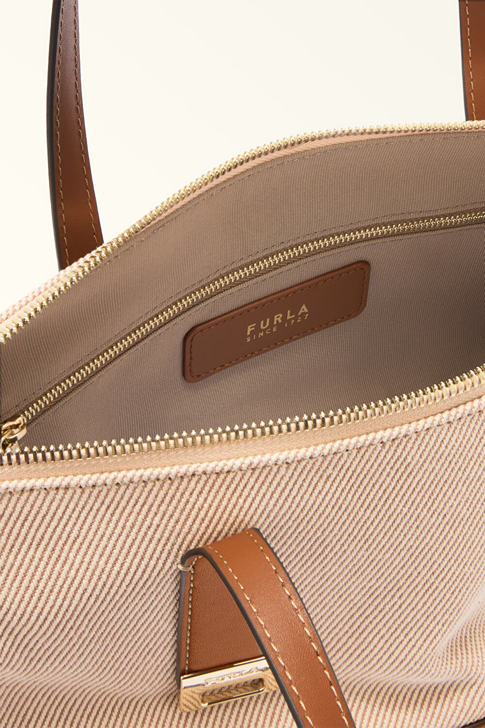 WB01977 FURLA OLIVIA M TOTE