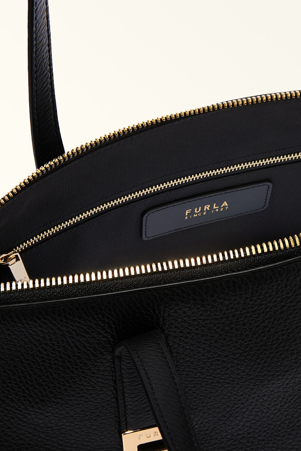 WB01977 FURLA OLIVIA M TOTE