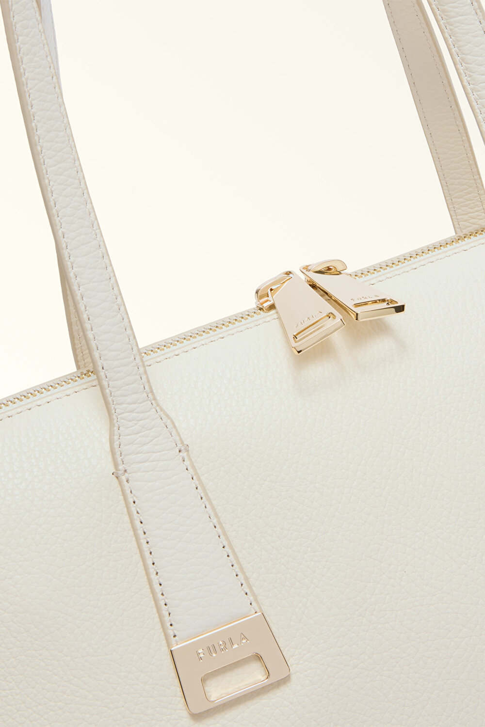 WB01977 FURLA OLIVIA M TOTE