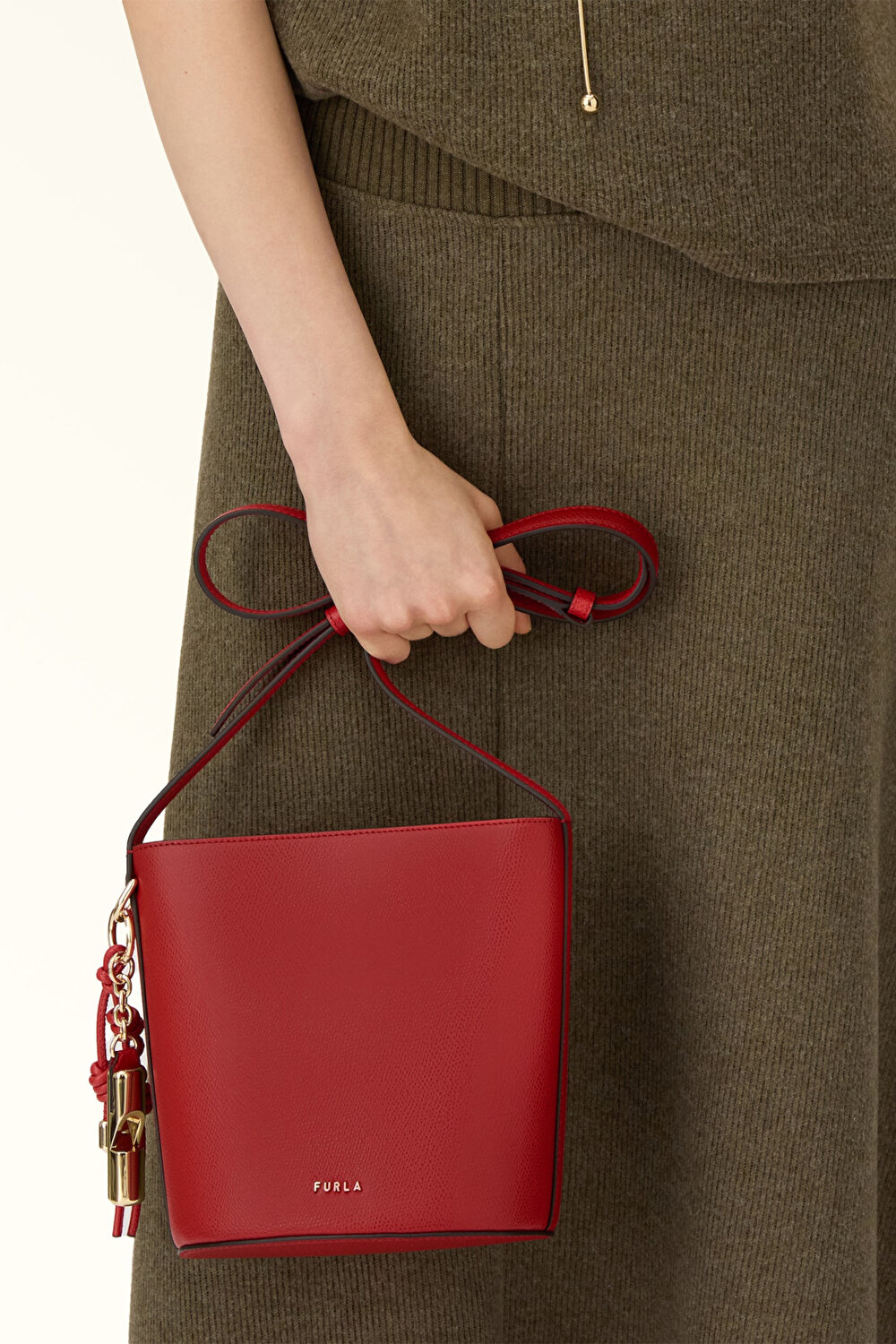 WE00859 FURLA ROXIE MINI BUCKET BAG