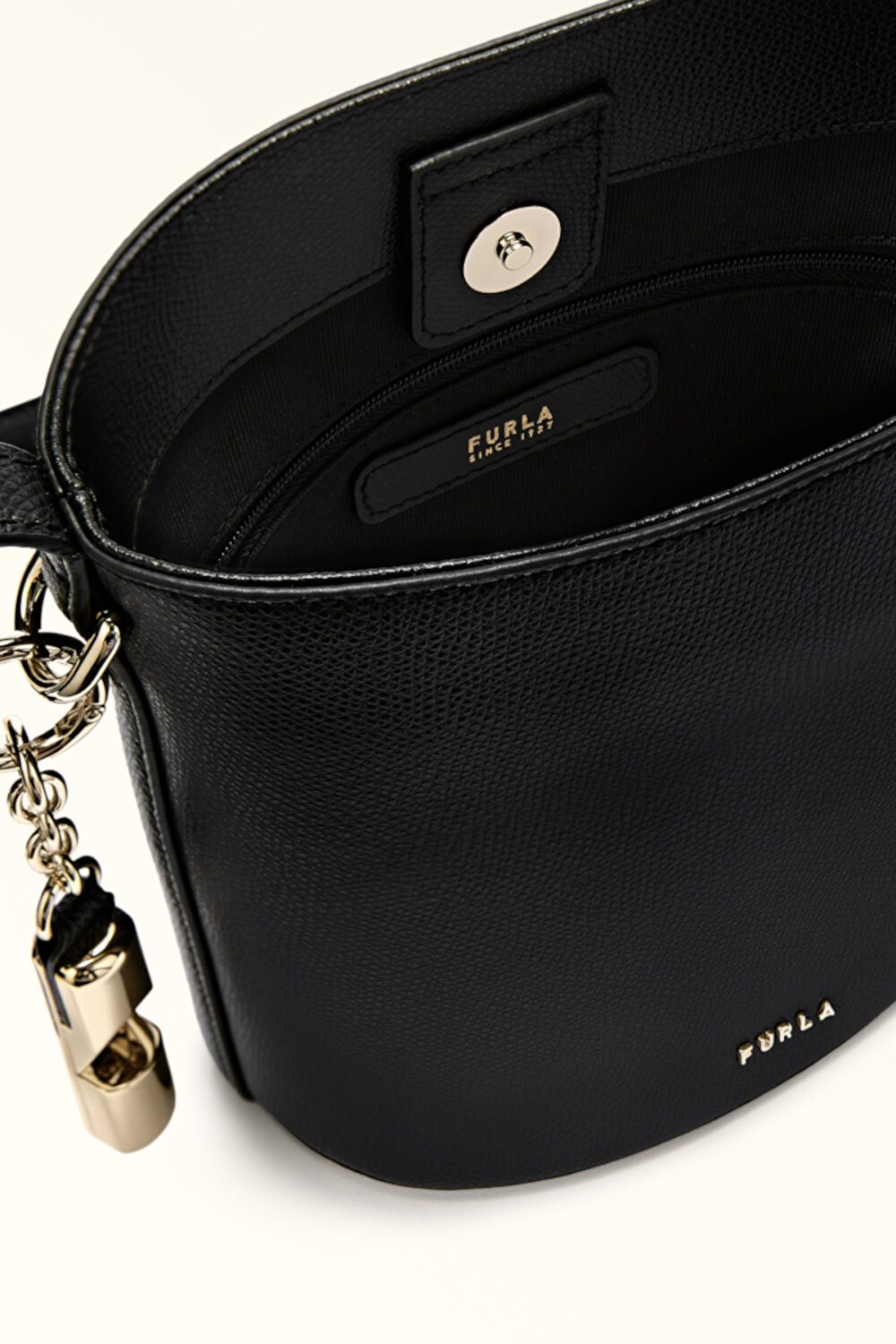 WE00859 FURLA ROXIE MINI BUCKET BAG