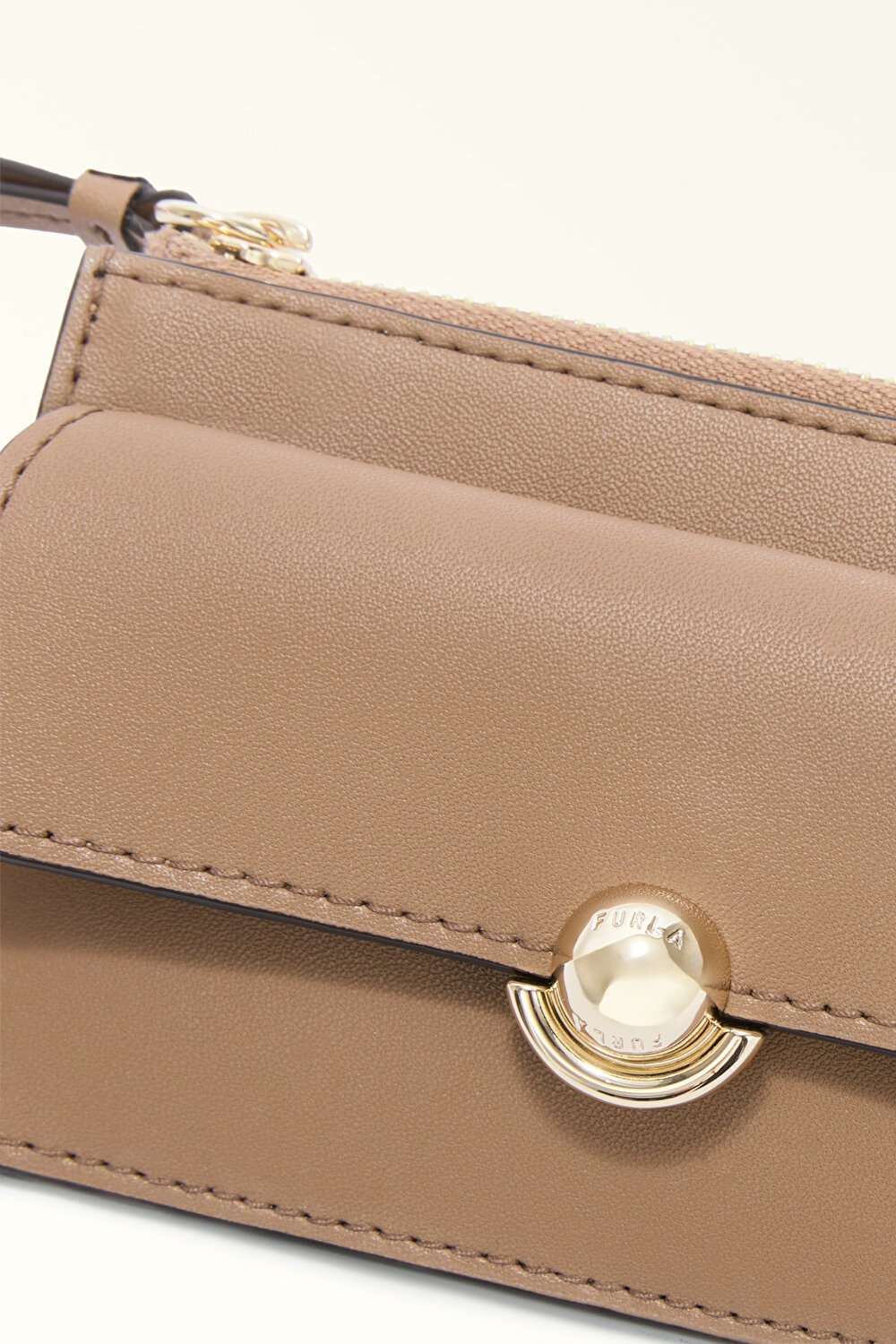 WP00587 FURLA SFERA M CARD CASE W/FLAP