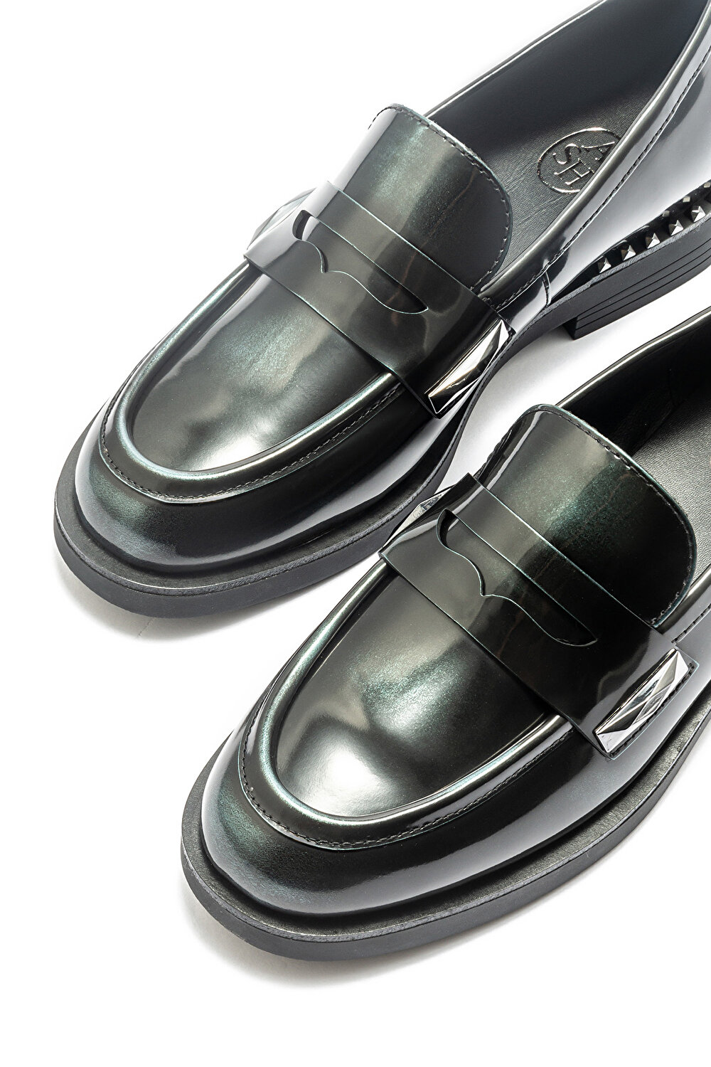WHISPER STUDS ASH KADIN LOAFER