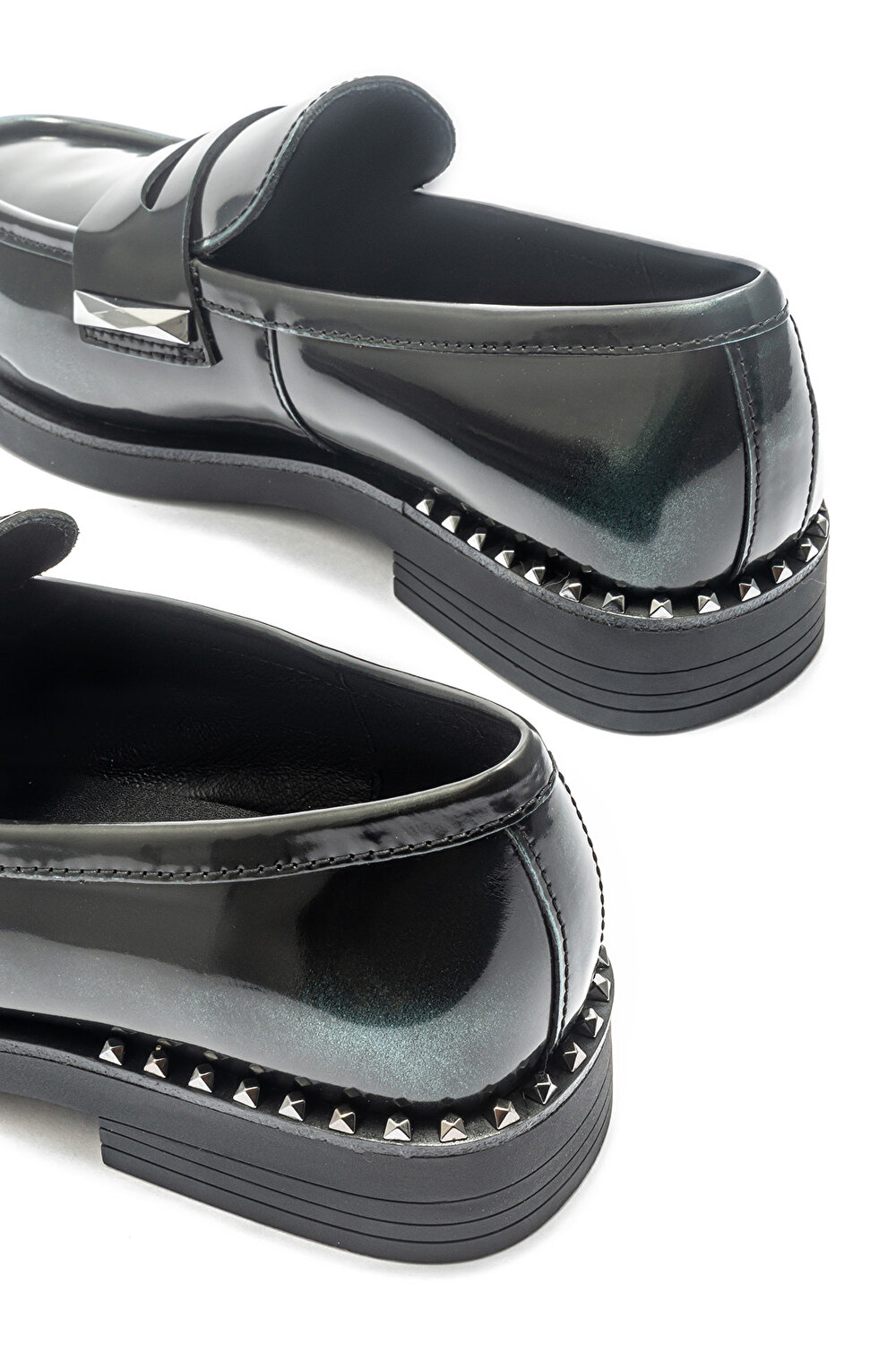 WHISPER STUDS ASH KADIN LOAFER