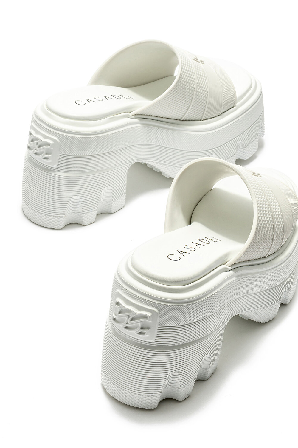 2M909V0701C21079999 CASADEI KADIN TOPUKLU TERLİK