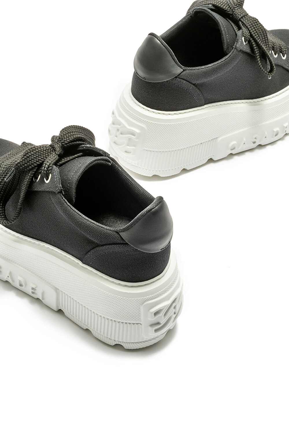 Rocker trainers top