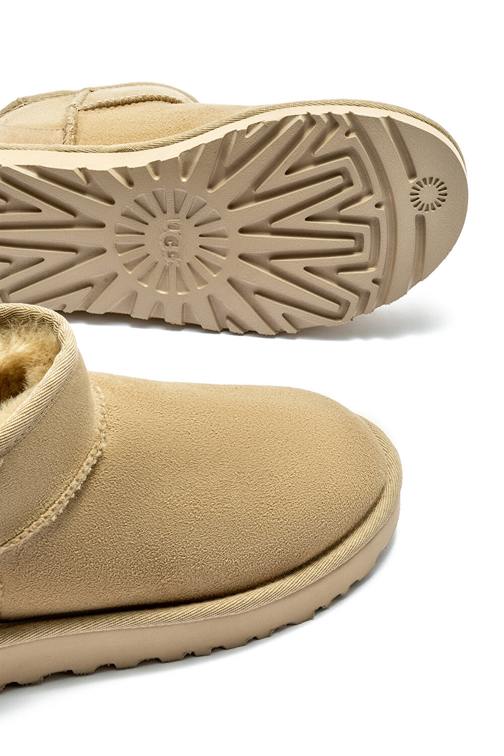 1116109 CLASSIC ULTRA MINI UGG KADIN BOT