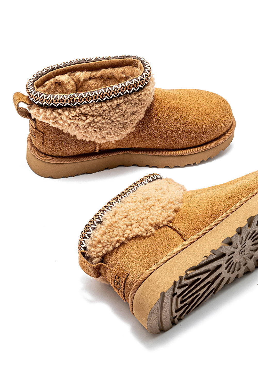 1158263 CLASSIC ULTRA MINI MAXI CURLY UGG KADIN BOT